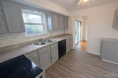 Kitchen - 2175 Carlsbory Dr, Cincinnati, OH 45231 photo 2 of 3