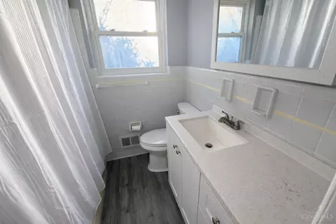 Bath - 2175 Carlsbory Dr, Cincinnati, OH 45231 photo 1 of 2
