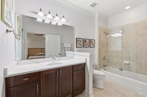 Bath - 1430 Riverside Dr, Cincinnati, OH 45202 photo 4 of 5