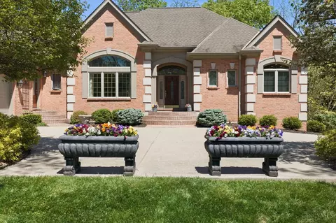 11 Camargo Canyon Dr, Madeira, OH 45243