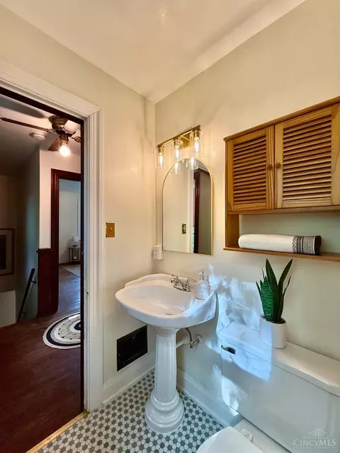 Bath - 4261 Dane Ave, Cincinnati, OH 45223 photo 1 of 4