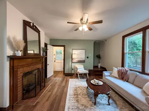Living - 4261 Dane Ave, Cincinnati, OH 45223 photo 2 of 3