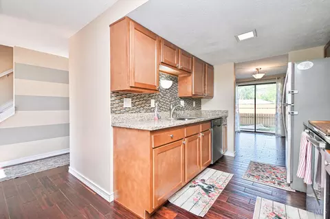 Kitchen - 465 Vancover Ct, Cincinnati, OH 45244 photo 5 of 6