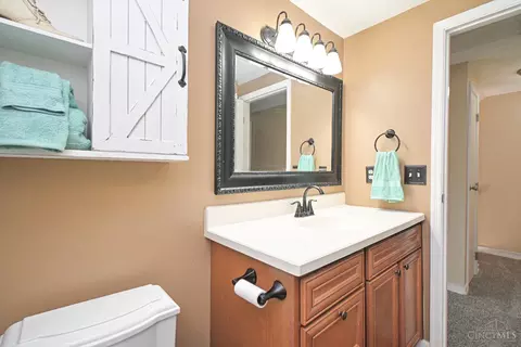 Bath - 465 Vancover Ct, Cincinnati, OH 45244 photo 4 of 4