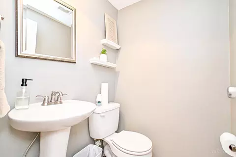 Bath - 465 Vancover Ct, Cincinnati, OH 45244 photo 2 of 4