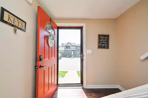 Entry Way - 465 Vancover Ct, Cincinnati, OH 45244 photo 1 of 2