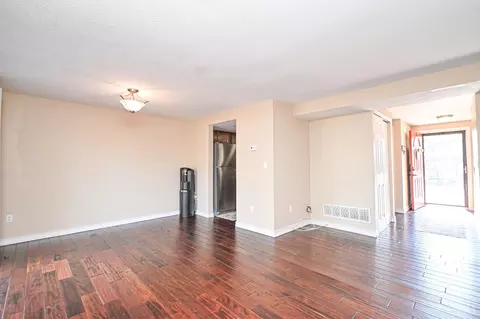 Living - 465 Vancover Ct, Cincinnati, OH 45244 photo 2 of 6
