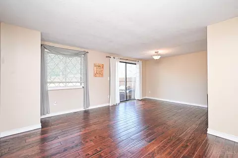 Living - 465 Vancover Ct, Cincinnati, OH 45244 photo 1 of 6