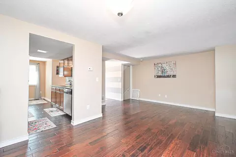 Living - 465 Vancover Ct, Cincinnati, OH 45244 photo 3 of 6