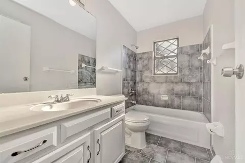 Bath - 2903 Wardall Ave, Cincinnati, OH 45211 photo 1 of 2