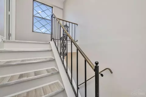 Entry Way - 2903 Wardall Ave, Cincinnati, OH 45211 photo 2 of 2