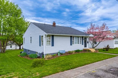 608 Eighth St, Manchester, OH 45144