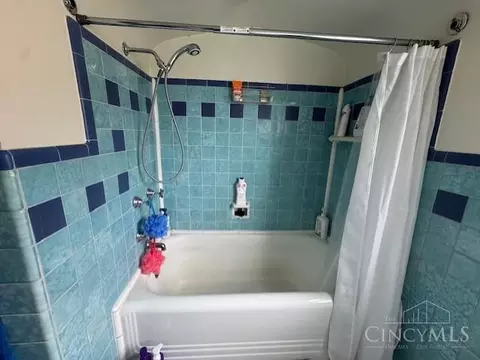 Bath - 3608 Gamble Ave, Cheviot, OH 45211 photo 1 of 5