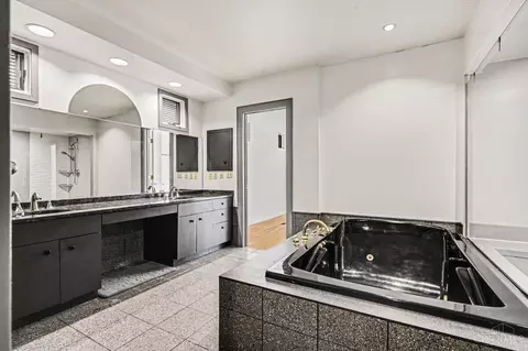 Bath - 3583 Cooper Rd, Blue Ash, OH 45241 photo 3 of 5
