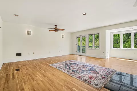 Living - 3583 Cooper Rd, Blue Ash, OH 45241 photo 1 of 2