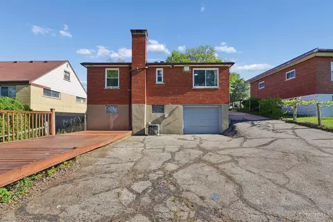 Exterior - 627 Roebling Rd, Cincinnati, OH 45238 photo 4 of 10