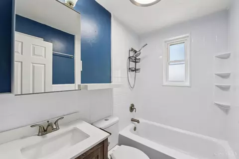 Bath - 627 Roebling Rd, Cincinnati, OH 45238 photo 1 of 3