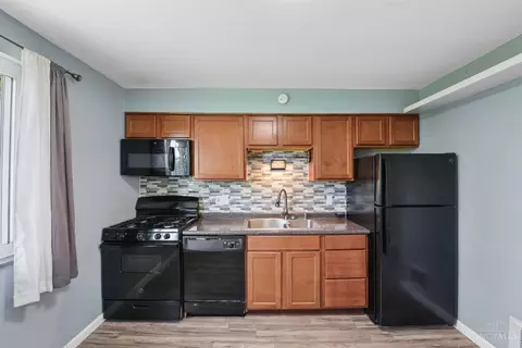 Kitchen - 627 Roebling Rd, Cincinnati, OH 45238 photo 3 of 3