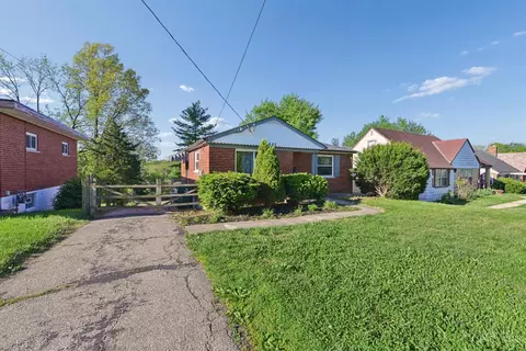 Exterior - 627 Roebling Rd, Cincinnati, OH 45238 photo 3 of 10