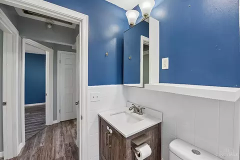 Bath - 627 Roebling Rd, Cincinnati, OH 45238 photo 2 of 3