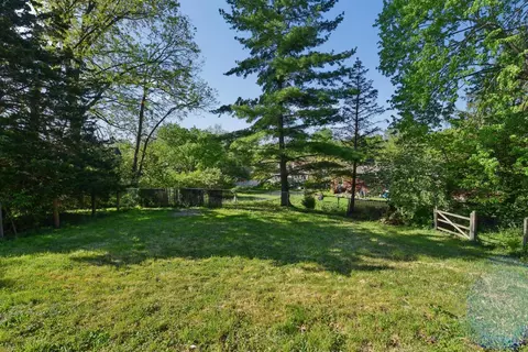 Exterior - 627 Roebling Rd, Cincinnati, OH 45238 photo 8 of 10