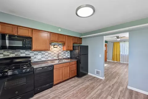 Kitchen - 627 Roebling Rd, Cincinnati, OH 45238 photo 2 of 3