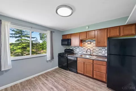 Kitchen - 627 Roebling Rd, Cincinnati, OH 45238 photo 1 of 3