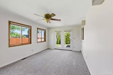 Living - 1209 Rose Bower Ave, Kettering, OH 45429 photo 5 of 8