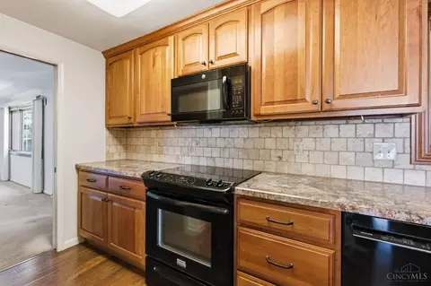 Kitchen - 1209 Rose Bower Ave, Kettering, OH 45429 photo 2 of 8