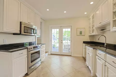 Kitchen - 3015 Springer Ave, Cincinnati, OH 45208 photo 2 of 5
