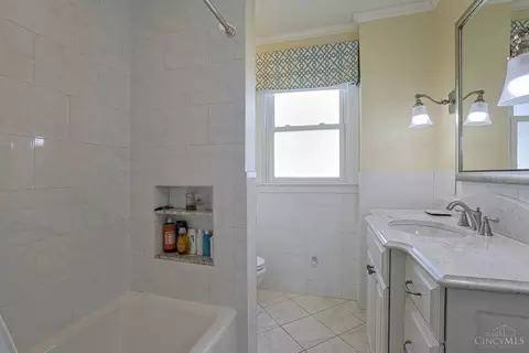 Bath - 3015 Springer Ave, Cincinnati, OH 45208 photo 3 of 4