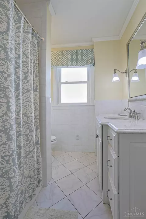 Bath - 3015 Springer Ave, Cincinnati, OH 45208 photo 1 of 4