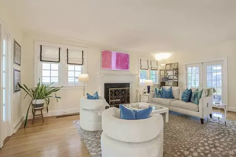 Living - 3015 Springer Ave, Cincinnati, OH 45208 photo 3 of 5
