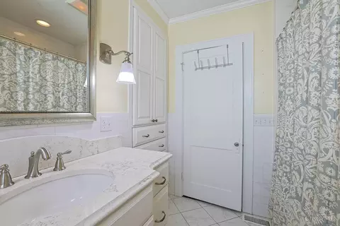 Bath - 3015 Springer Ave, Cincinnati, OH 45208 photo 2 of 4