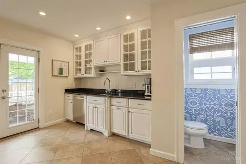 Kitchen - 3015 Springer Ave, Cincinnati, OH 45208 photo 4 of 5