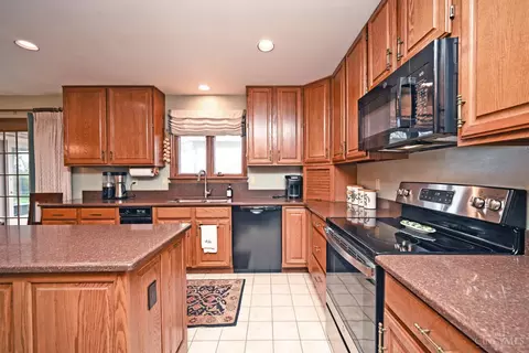 Kitchen - 6183 W Fork Rd, Cincinnati, OH 45247 photo 5 of 7