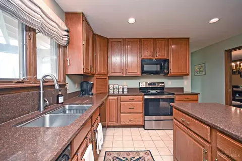 Kitchen - 6183 W Fork Rd, Cincinnati, OH 45247 photo 3 of 7