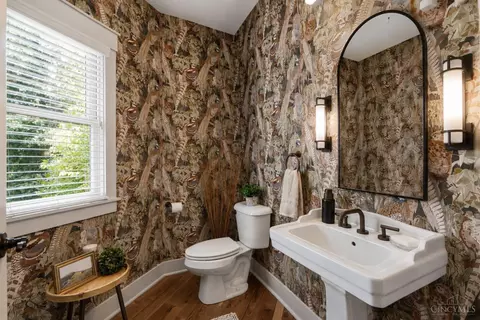 Bath - 855 Willow Oak Ct, Springboro, OH 45066 photo 1 of 6