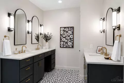 Bath - 855 Willow Oak Ct, Springboro, OH 45066 photo 4 of 6