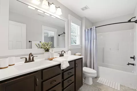 Bath - 855 Willow Oak Ct, Springboro, OH 45066 photo 6 of 8