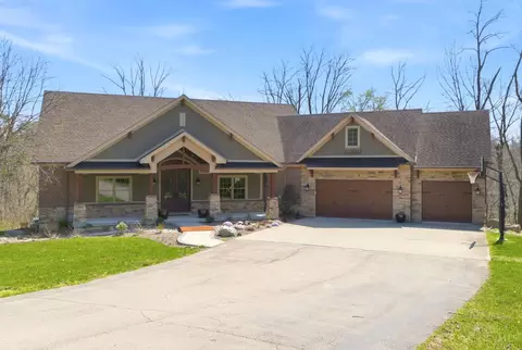 Exterior - 855 Willow Oak Ct, Springboro, OH 45066 photo 2 of 19