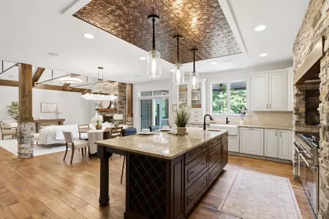 Kitchen - 855 Willow Oak Ct, Springboro, OH 45066 photo 6 of 6