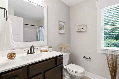 Bath - 855 Willow Oak Ct, Springboro, OH 45066 photo 5 of 6