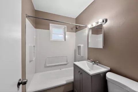 Bath - 8779 Daly Rd, Cincinnati, OH 45231 photo 1 of 1