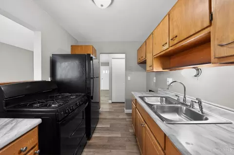 Kitchen - 8779 Daly Rd, Cincinnati, OH 45231 photo 3 of 3