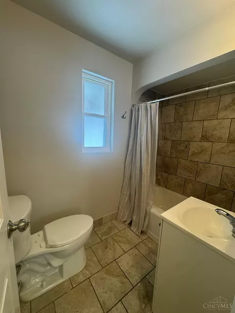 Bath - 7849 Seward Ave, Mount Healthy, OH 45231 photo 3 of 3