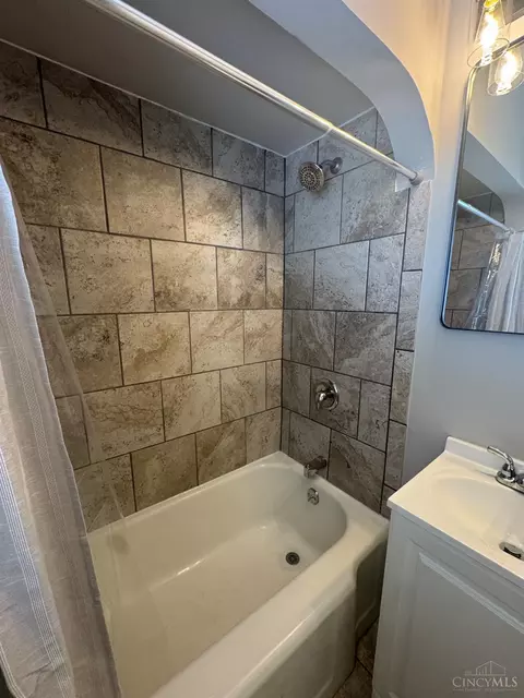 Bath - 7849 Seward Ave, Mount Healthy, OH 45231 photo 2 of 3