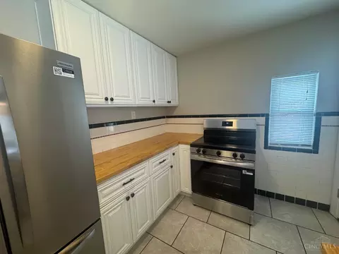 Kitchen - 7849 Seward Ave, Mount Healthy, OH 45231 photo 3 of 5