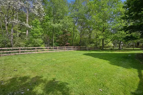Exterior - 2740 Bentley Ct, Cincinnati, OH 45244 photo 6 of 8