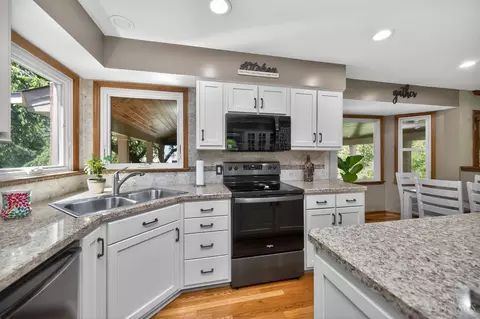 Kitchen - 7276 Eaglestone Ct, Liberty Township, OH 45044 photo 3 of 4